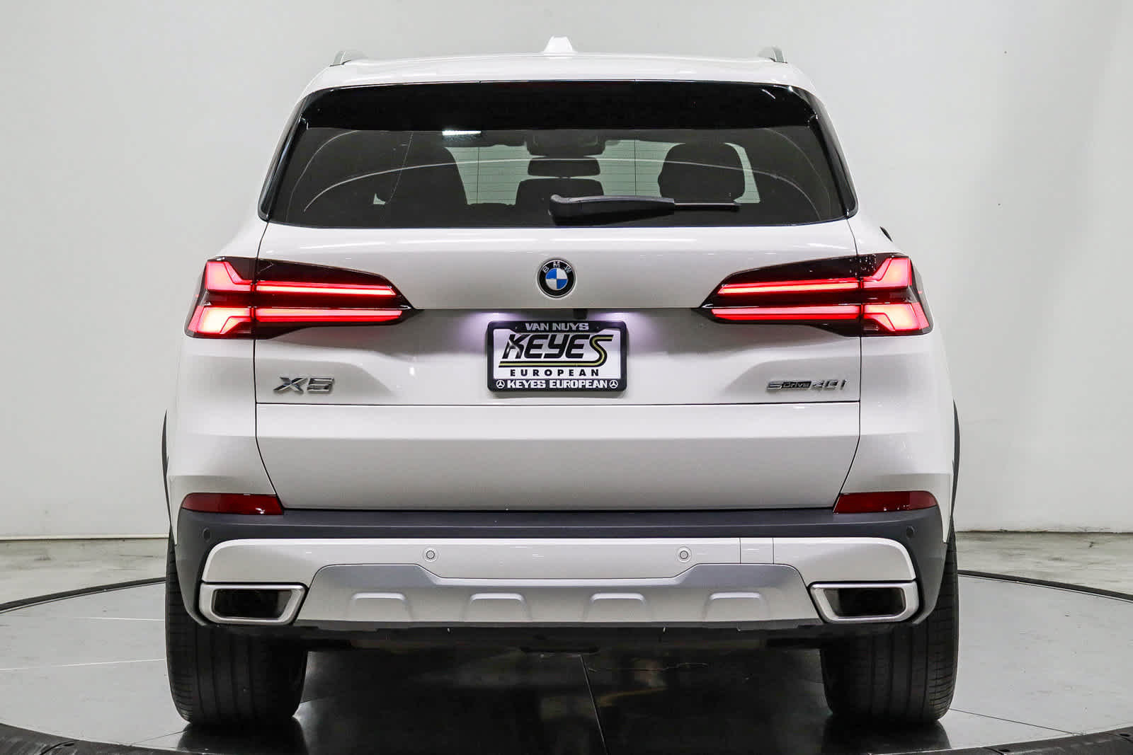 Used 2025 BMW X5 sDrive40i w/ Executive Package RWD image 5