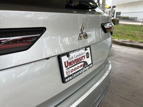Used 2026 Mitsubishi Outlander SE image 17