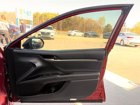 Used 2018 Toyota Camry XSE FWD image 31