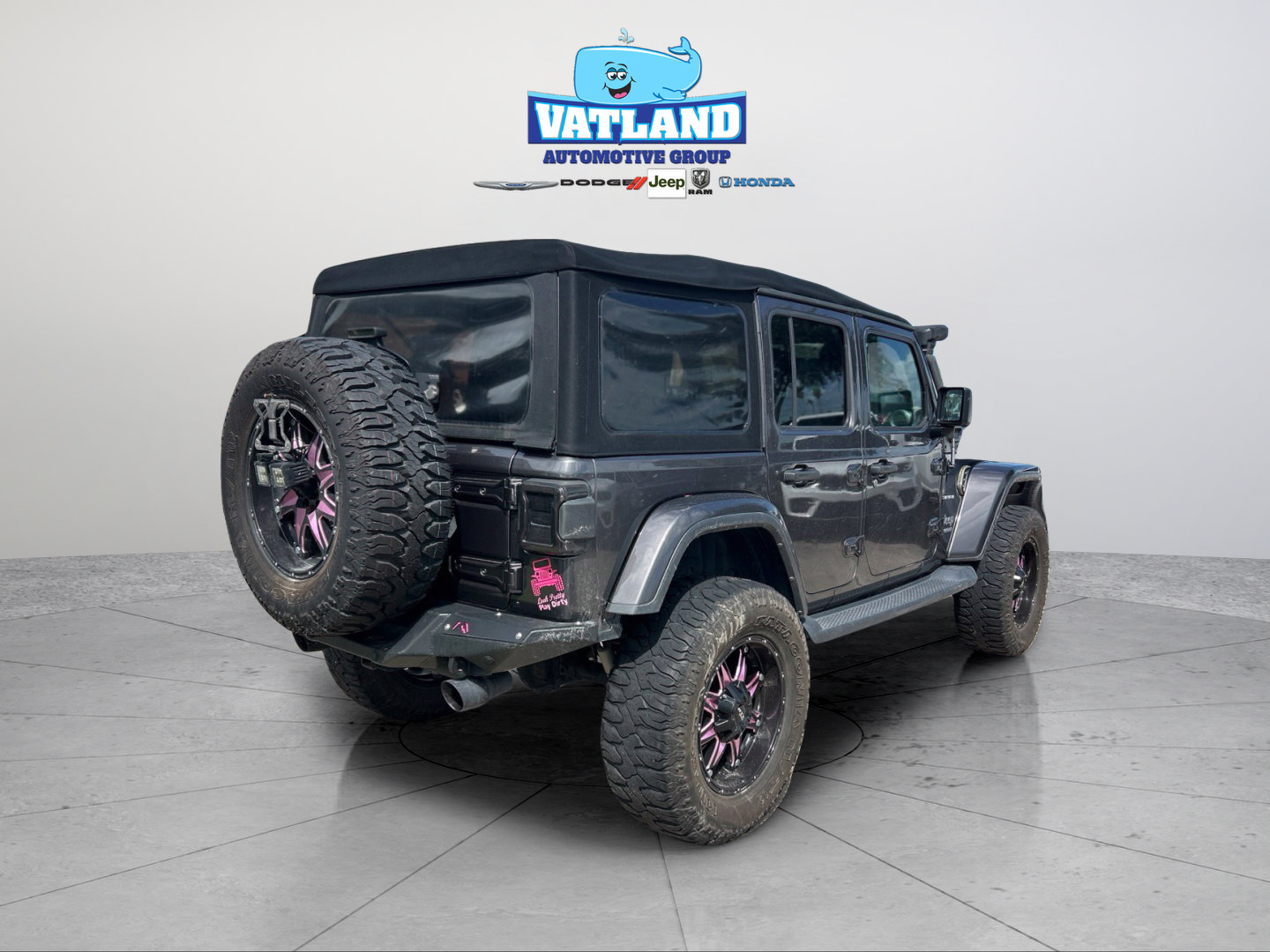 Used 2018 Jeep Wrangler Unlimited Sahara AWD/4WD image 5