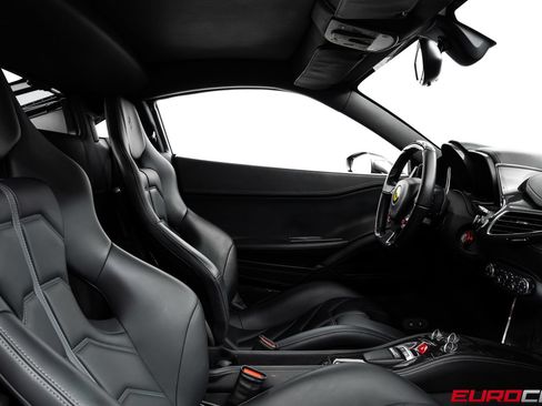 Used 2014 Ferrari 458 Italia Coupe RWD image 38