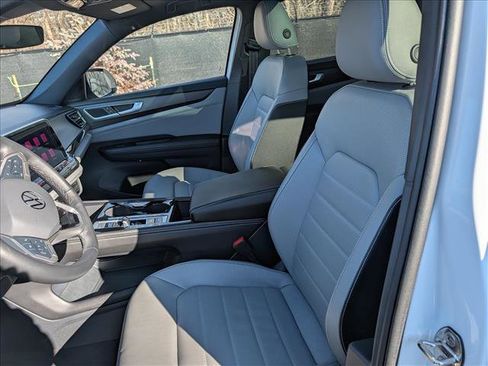 Certified 2025 Volkswagen Atlas Cross Sport SEL R-Line image 30