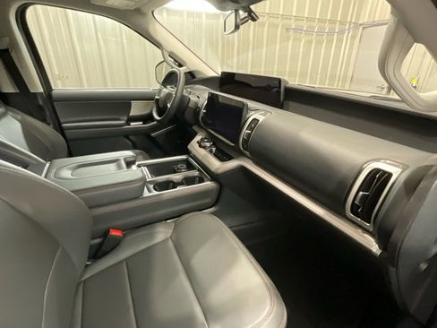 Used 2025 Ford Expedition Active image 16