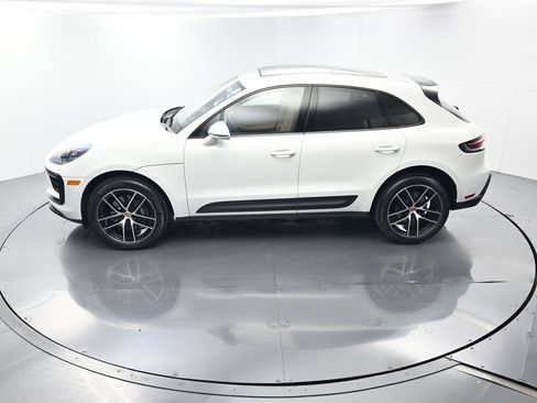 Certified 2025 Porsche Macan AWD/4WD image 35