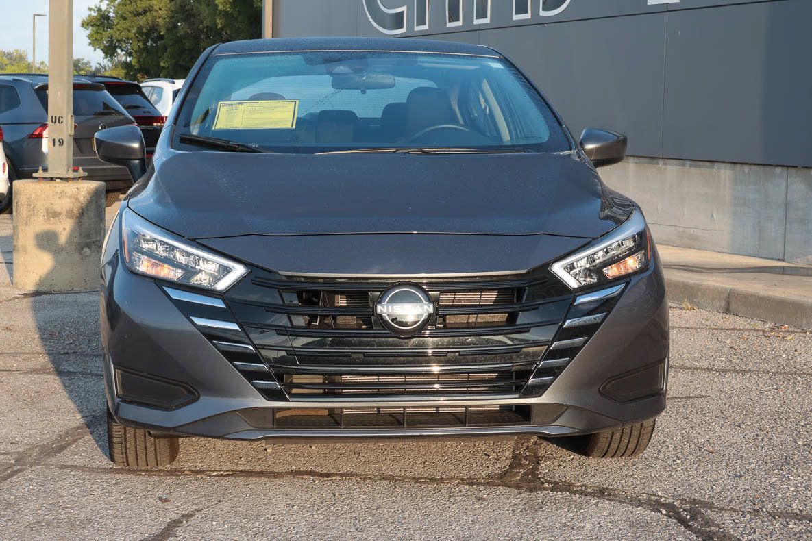 Used 2025 Nissan Versa SV FWD image 2