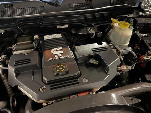 Used 2018 RAM 5500 Tradesman image 31