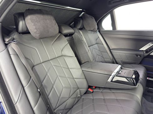 Used 2024 BMW i7 xDrive60 w/ Executive Package image 50