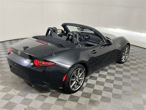 Used 2022 MAZDA MX-5 Miata Grand Touring w/ Weather Package image 8