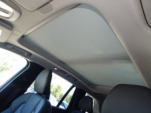 Certified 2025 Volvo XC90 B6 Plus image 17