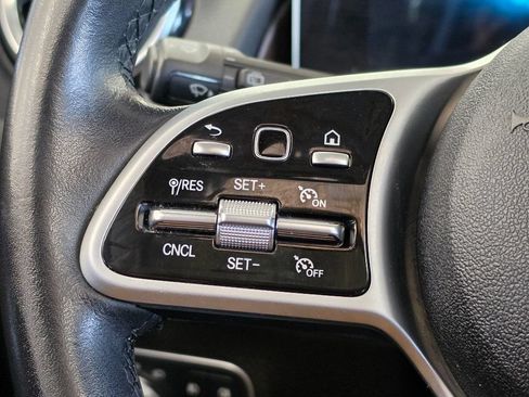 Used 2020 Mercedes-Benz GLB 250 4MATIC w/ Premium Package image 31
