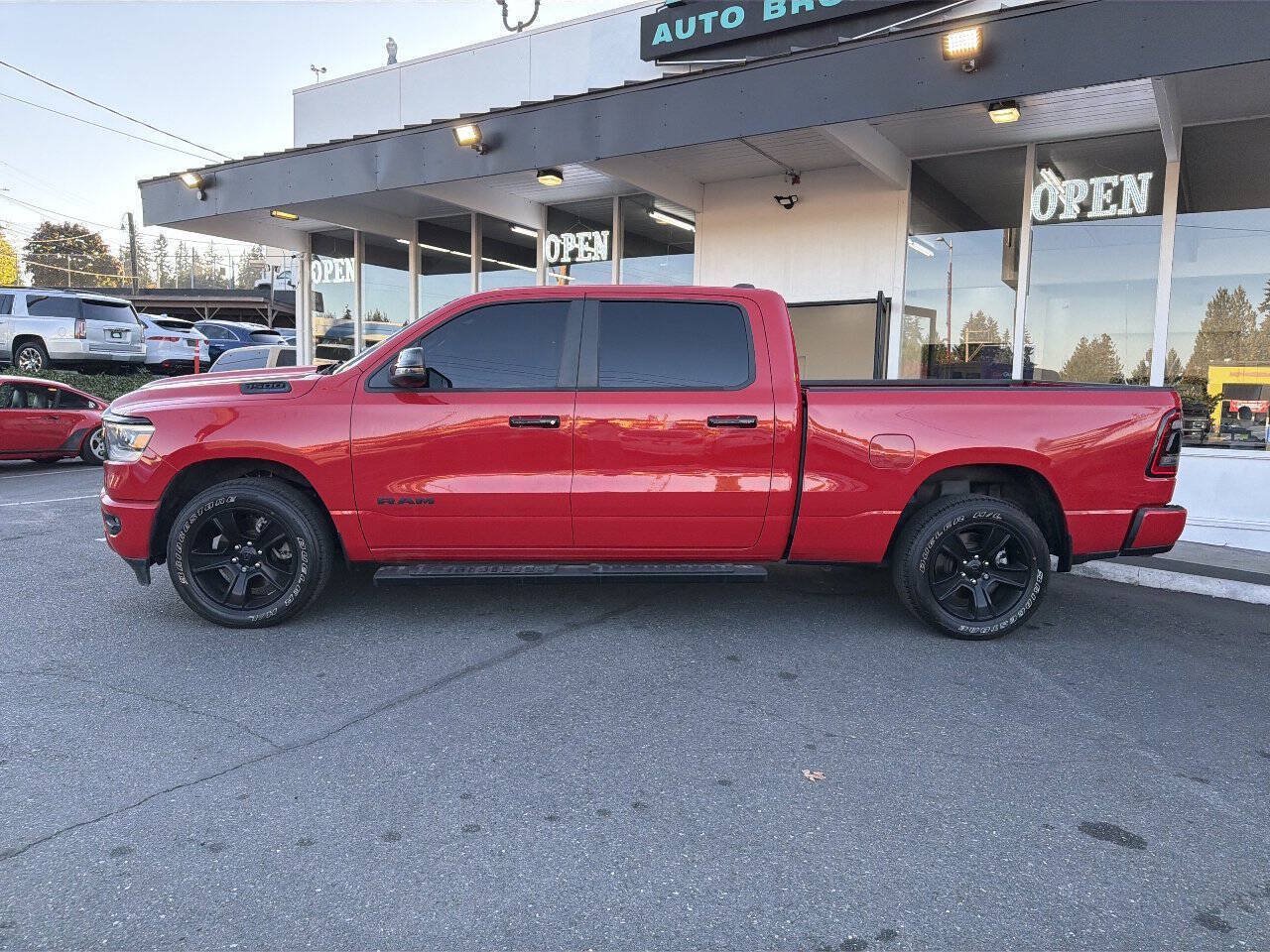 Used 2023 RAM 1500 Big Horn AWD/4WD image 3