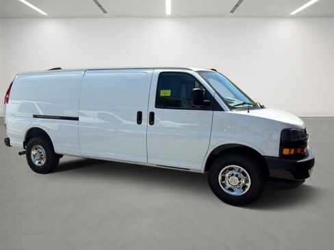 Used 2024 Chevrolet Express 3500 Extended w/ Driver Convenience Package RWD image 4
