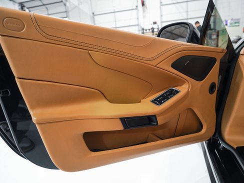 Used 2017 Aston Martin Vanquish Volante RWD image 20