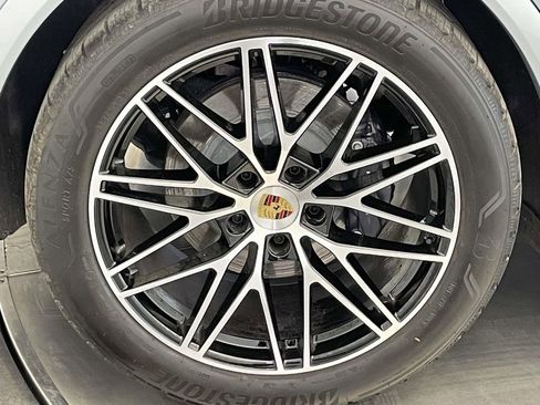 Used 2024 Porsche Cayenne image 13