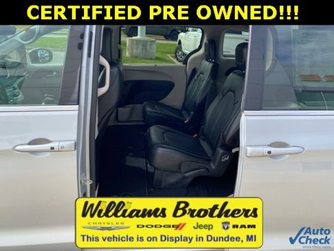 Certified 2024 Chrysler Pacifica Touring-L image 22