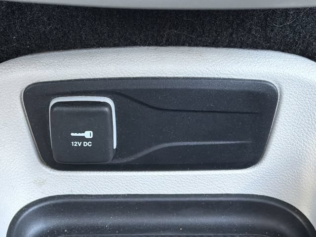 Used 2024 Chrysler Pacifica Touring-L FWD image 9