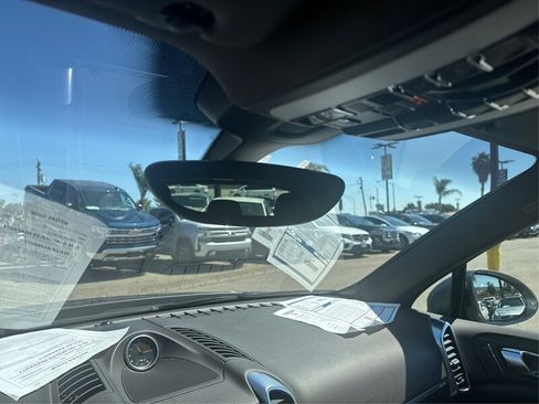 Used 2016 Porsche Cayenne image 50