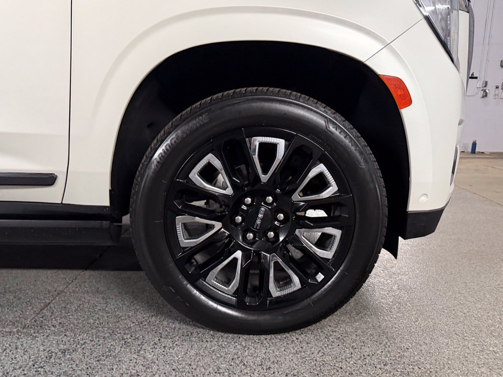 Used 2023 GMC Yukon Denali Ultimate AWD/4WD image 5