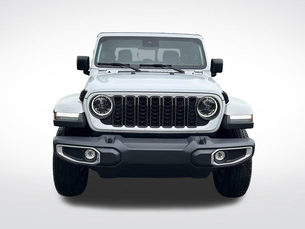 Certified 2025 Jeep Gladiator Sport AWD/4WD image 2