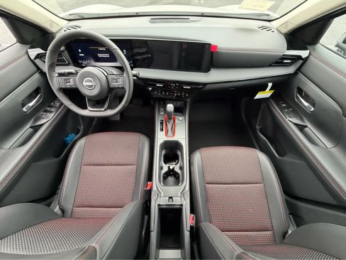 Used 2026 Nissan Kicks SR w/ Cold Weather Package AWD/4WD image 16