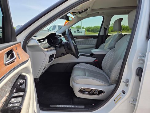 Used 2022 Jeep Grand Cherokee Summit RWD image 13