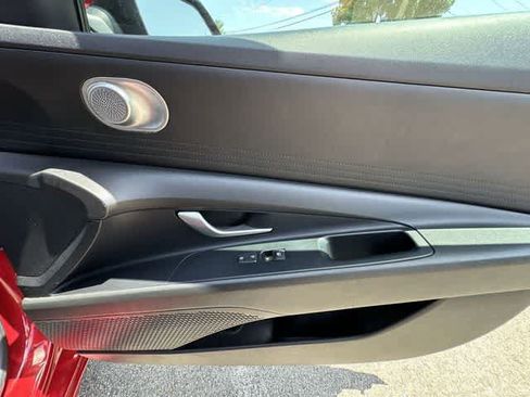 Used 2022 Hyundai Elantra SEL FWD image 22