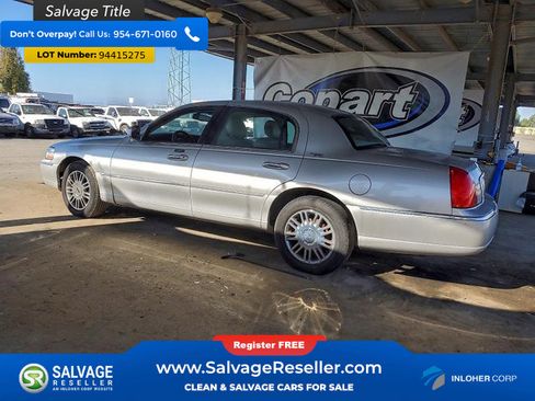 Used 2007 Lincoln Town Car Signature Limited RWD image 3