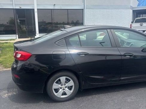 Used 2018 Chevrolet Cruze LS FWD image 5