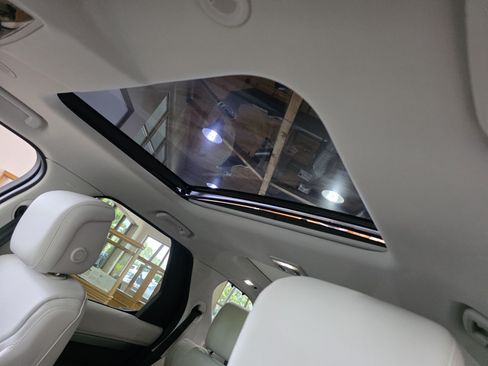 New 2026 Land Rover Discovery Dynamic SE AWD/4WD image 13