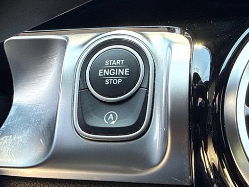 Used 2024 Mercedes-Benz GLB 250 image 35