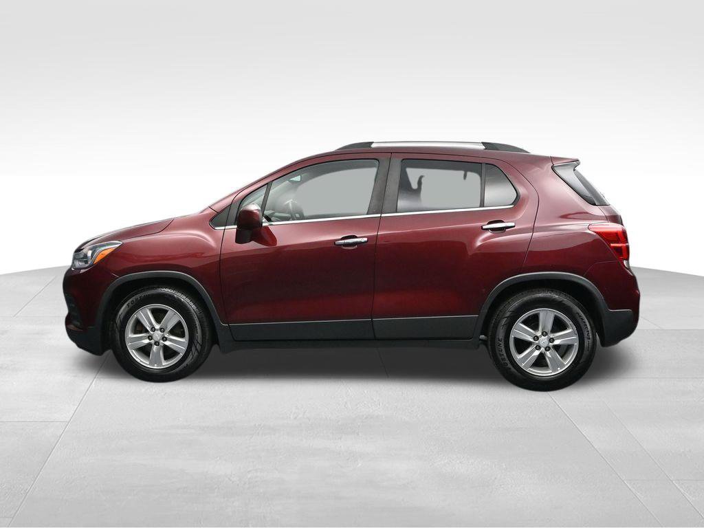 Used 2017 Chevrolet Trax LT w/ Sun & Sound Package FWD image 2