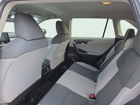 Used 2020 Toyota RAV4 XLE FWD image 10