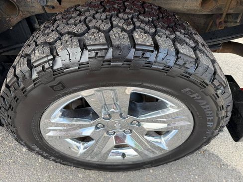 Used 2018 Chevrolet Silverado 1500 Custom w/ Custom Value Package AWD/4WD image 9