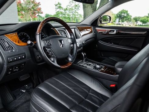 Used 2012 Hyundai Equus Signature RWD image 2