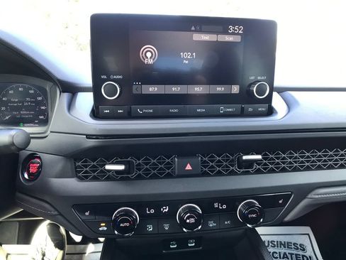 Certified 2025 Honda Accord SE image 8