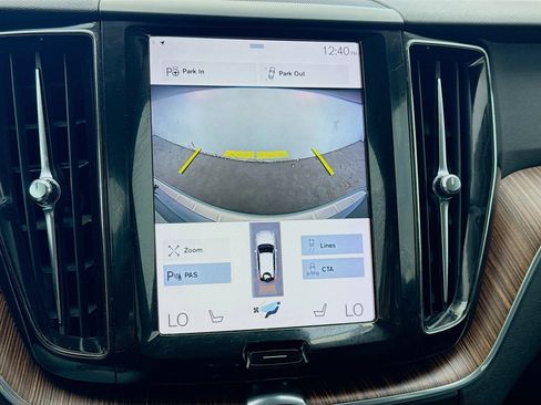 Used 2019 Volvo XC60 T5 Momentum w/ Premium Package AWD/4WD image 10