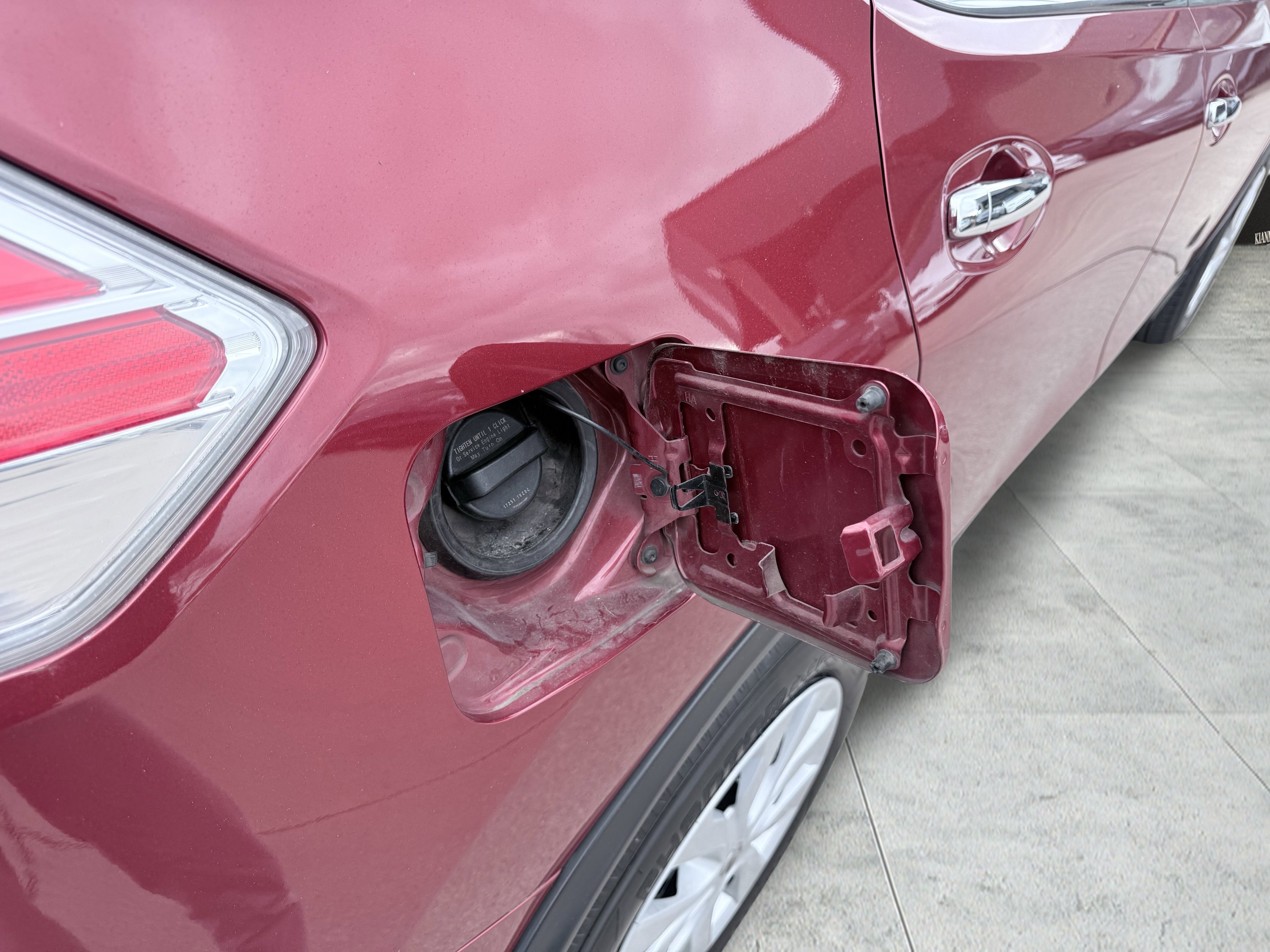 Used 2015 Nissan Rogue S FWD image 12