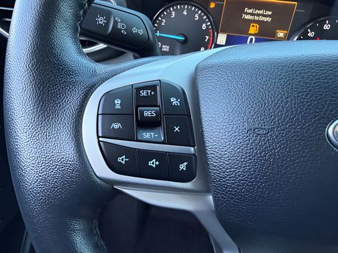 Used 2022 Ford Explorer XLT w/ Equipment Group 202A AWD/4WD image 18