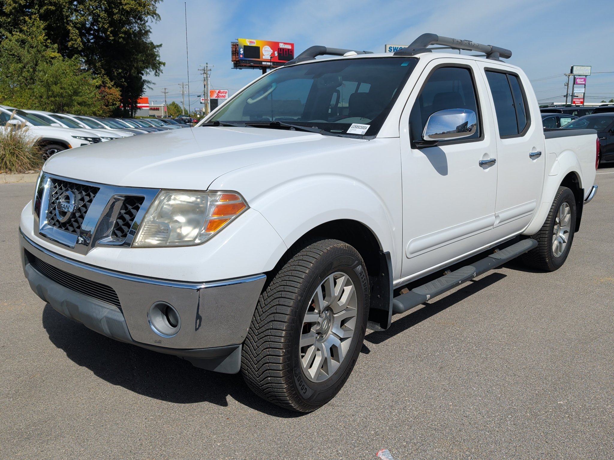 Used 2011 Nissan Frontier SL w/ Moonroof Pkg AWD/4WD image 2