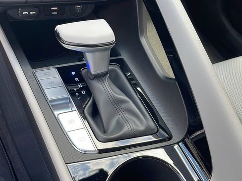 New 2025 Hyundai Elantra Limited image 22