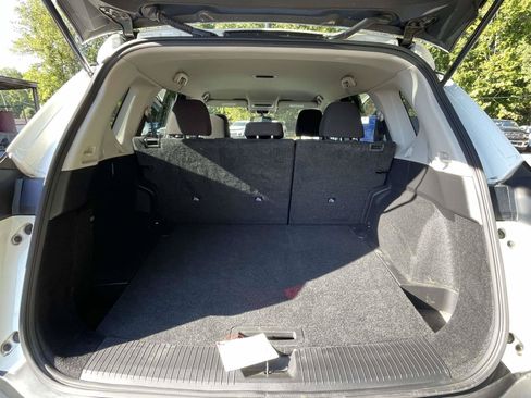 Used 2023 Nissan Rogue S AWD/4WD image 9