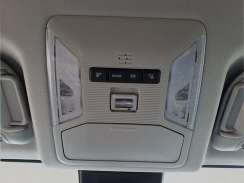 Used 2025 Toyota RAV4 XLE FWD image 20