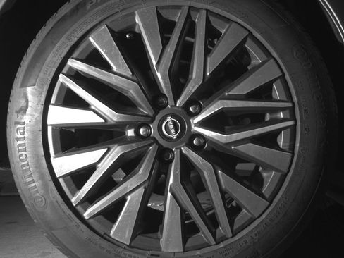 Used 2025 Nissan Altima 2.5 SV image 15