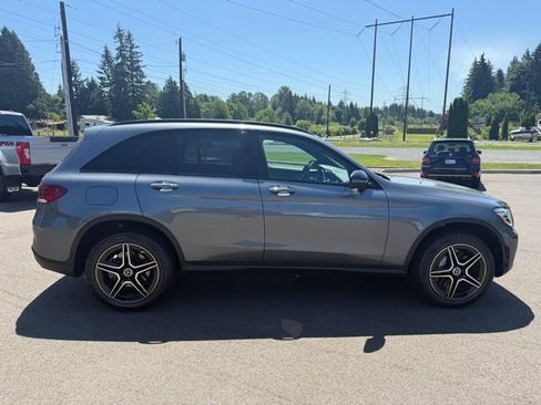 Used 2022 Mercedes-Benz GLC 300 4MATIC image 4