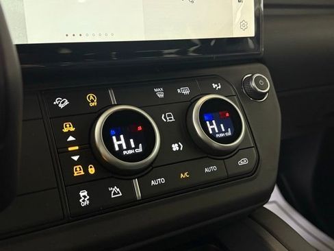 New 2026 Land Rover Defender 110 X-Dynamic SE image 29