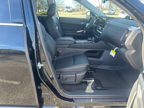 New 2026 Nissan Pathfinder SL image 13