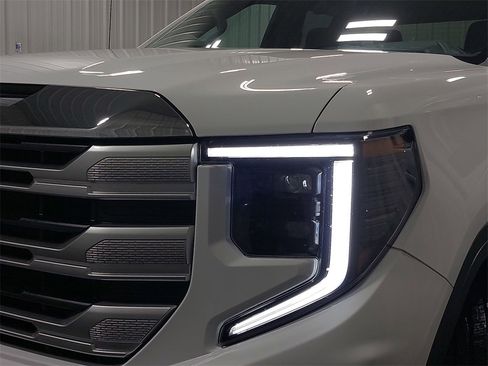 Used 2023 GMC Sierra 1500 SLE image 61