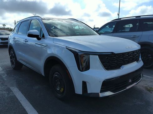 Certified 2024 Kia Sorento EX w/ Panoramic Sunroof Package image 1