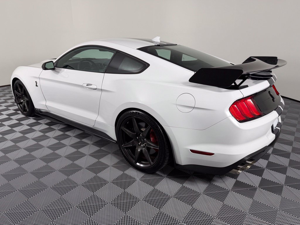 Used 2021 Ford Mustang Shelby GT500 w/ Carbon Fiber Track Pack RWD image 3