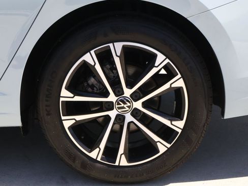 Used 2025 Volkswagen Jetta Sport image 8